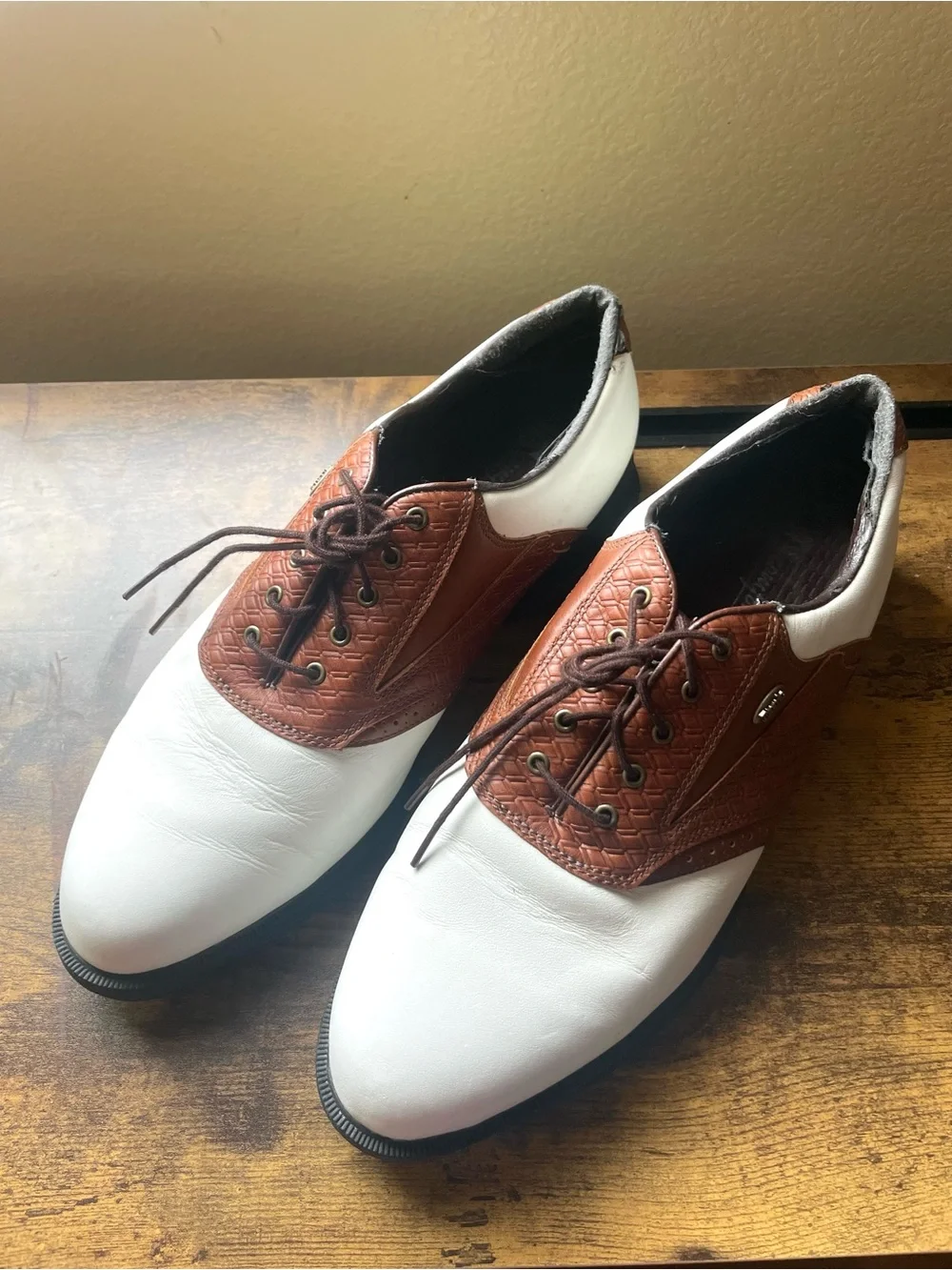 Men's White and Brown Athletic Lace-Up Golf Shoes